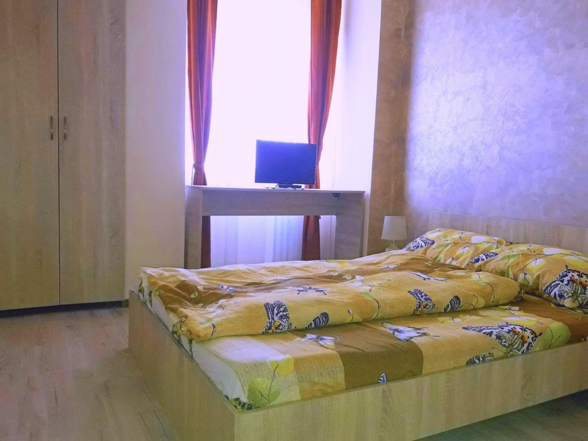 Ana'S Apartment Oradea Eksteriør billede